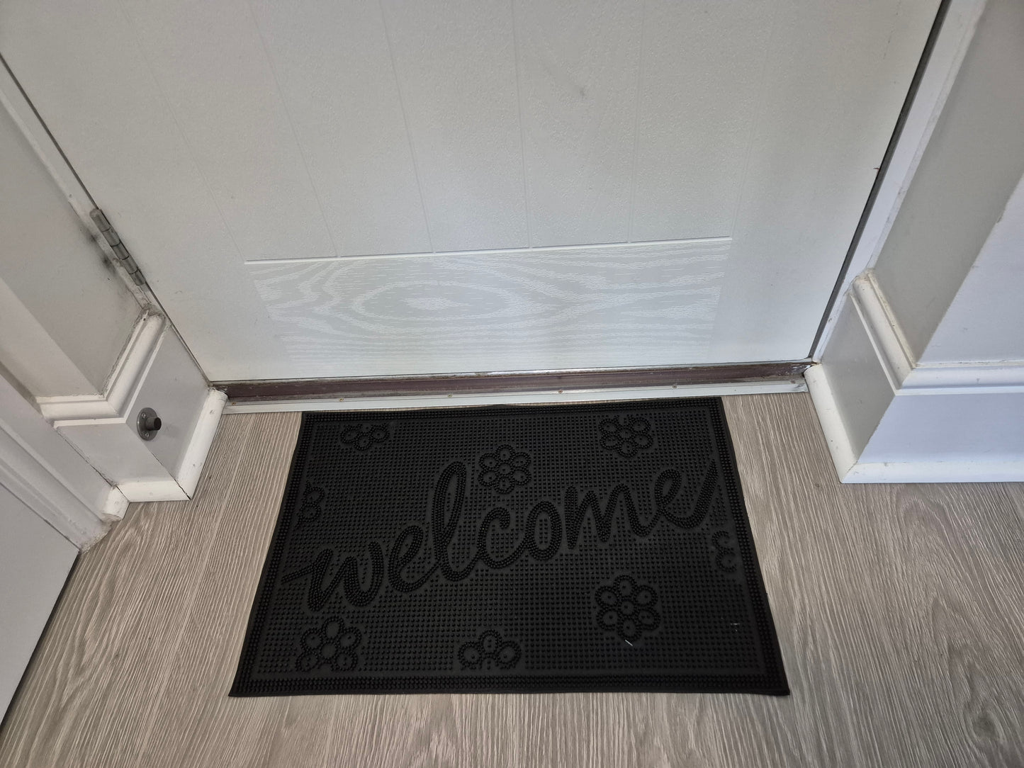 Rubber Doormat 60cm x 40cm - 'Welcome' (Small Flowers)