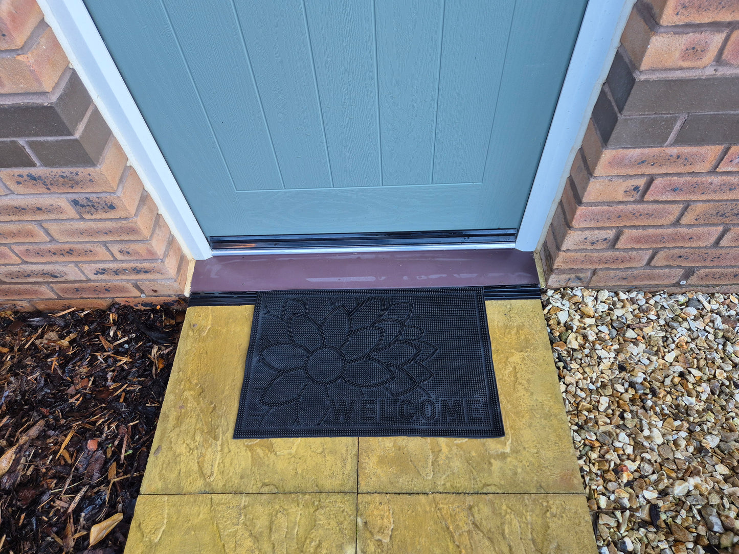 Rubber Doormat 60cm x 40cm - 'Welcome' (Flower)