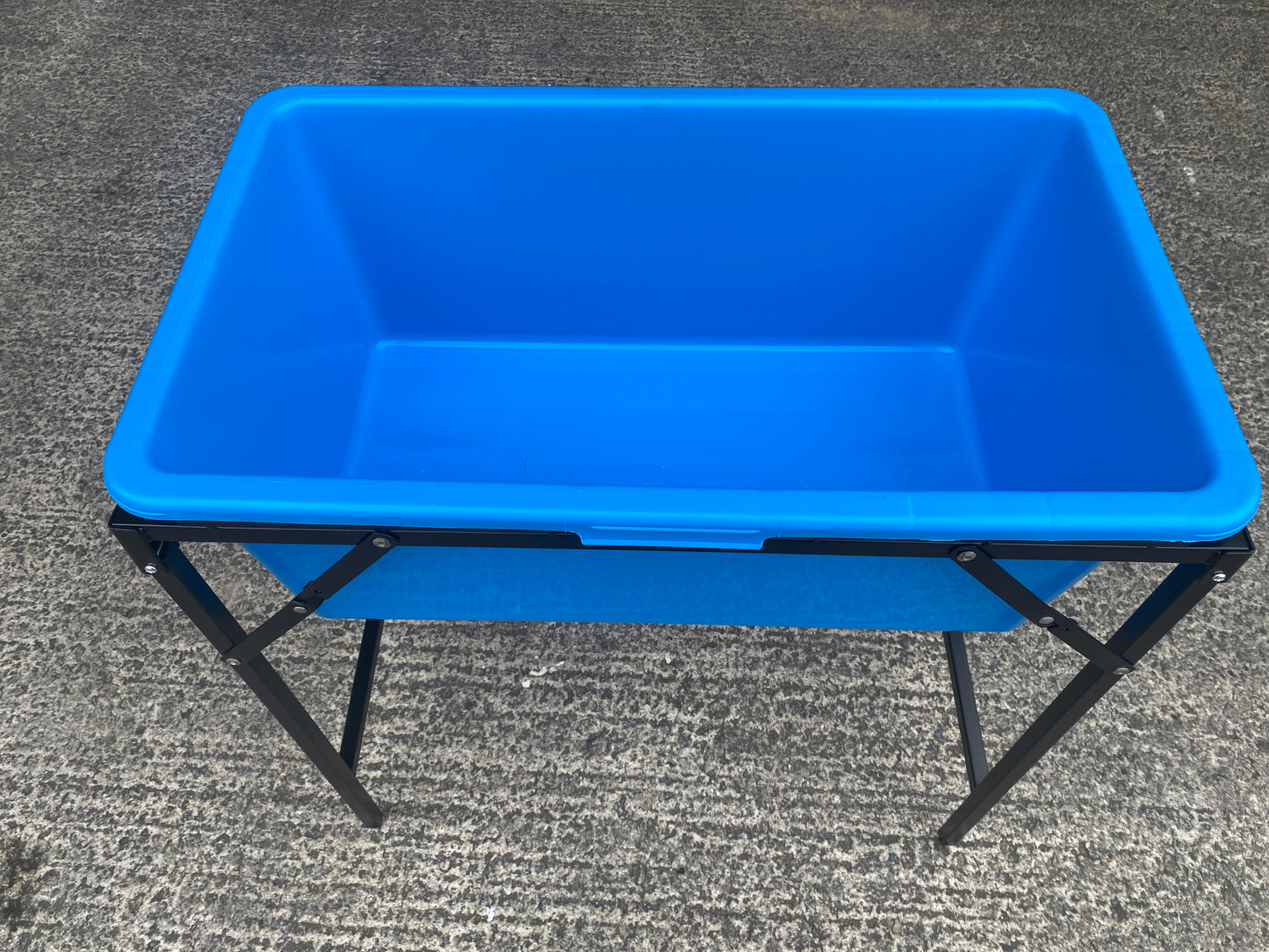 Blue Dog Bath with Drain Valve (WL) and Stand