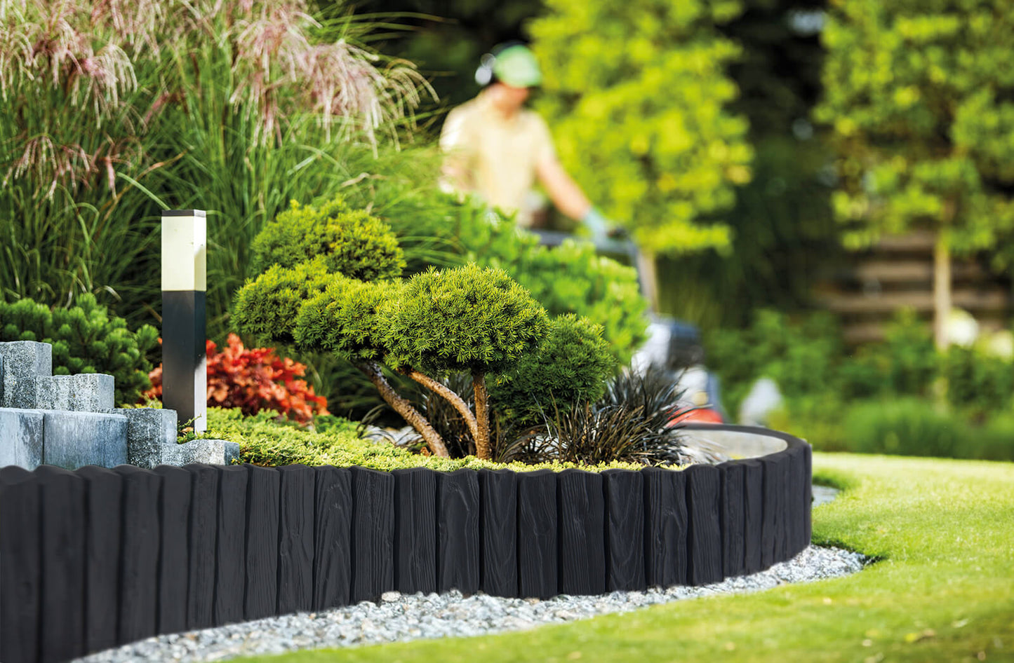 Lawn Edging, Plastic Palisade Wood Effect, 2.32m, Black