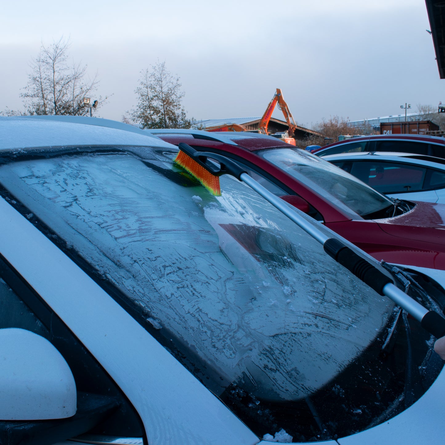 Telescopic Snow Brush + Ice Scraper Orange