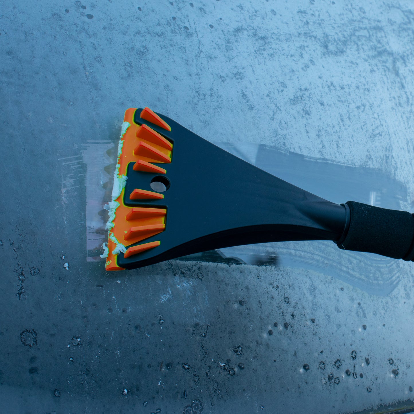 Telescopic Snow Brush + Ice Scraper Orange
