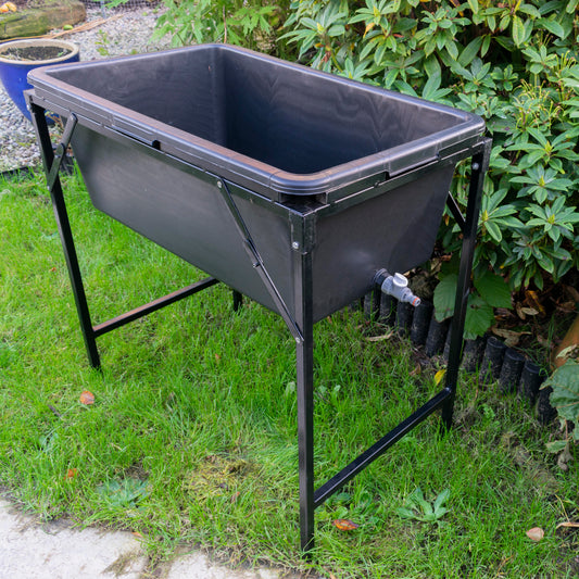 Dog bath with STAND valve and hose connector